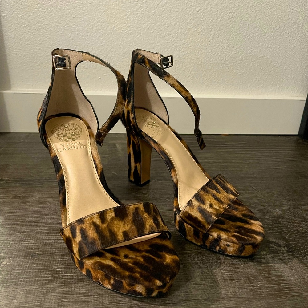 Vince Camuto leopard fur high heels size:7.5